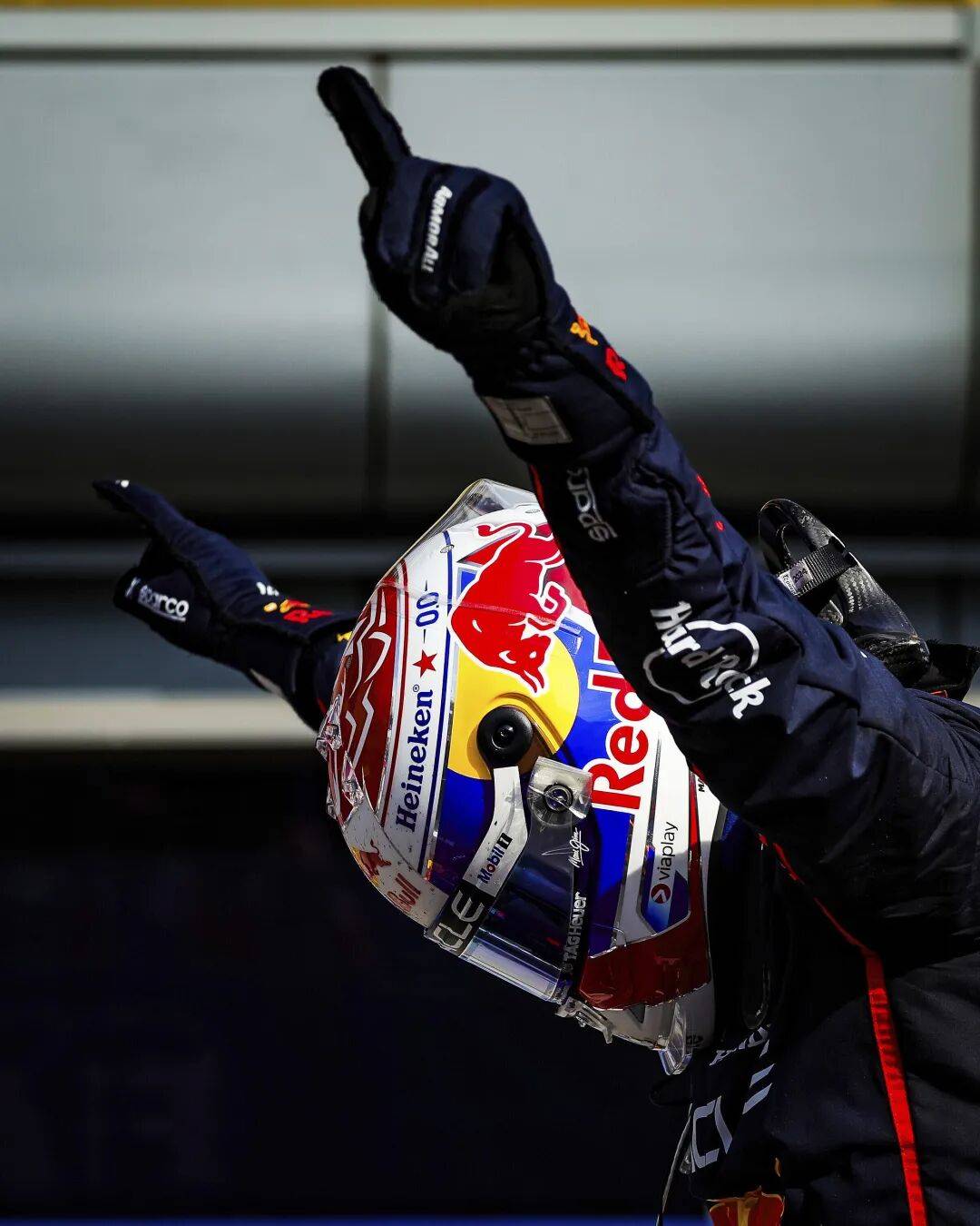 威廉姆斯完胜索伯车队，皮亚斯特里点燃赛场