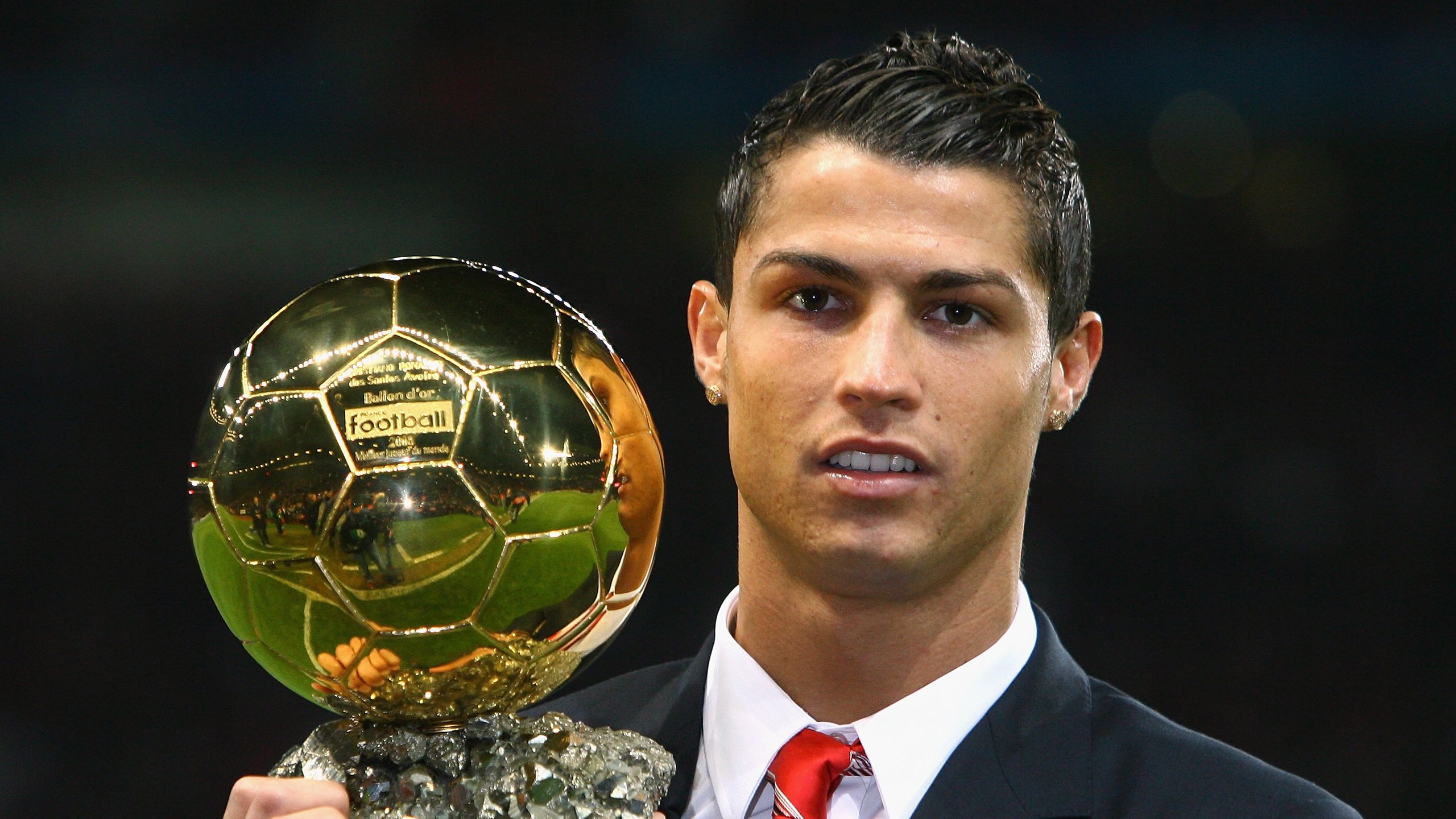 富安健洋，荷兰与法国锋线前，那道无解的亚洲铁闸