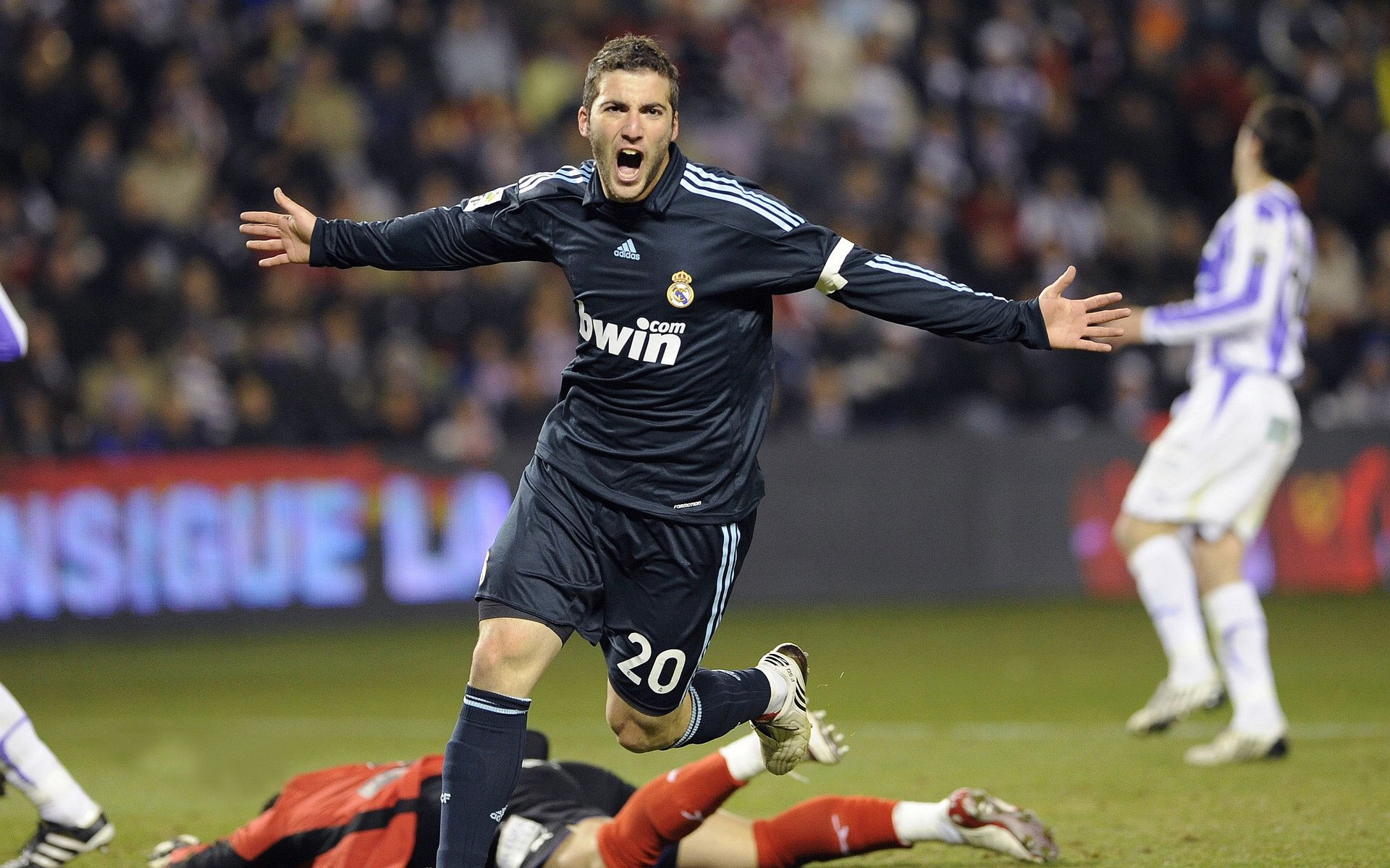 开云体育app-塞内加尔式绞杀，战术铁链如何锁住蓝鹰，又为莱奥点燃火焰？